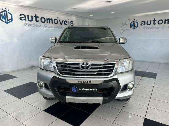 TOYOTA-HILUX-2015