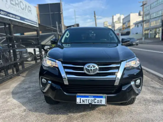 TOYOTA-HILUX SW4-2.7 SRV 7 LUGARES 4X2 16V FLEX 4P AUTOMÁTICO TOYOTA-HILUX SW4-2017