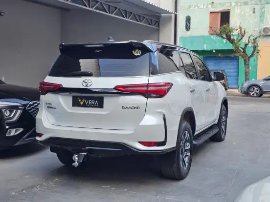 TOYOTA-HILUX SW4-2023