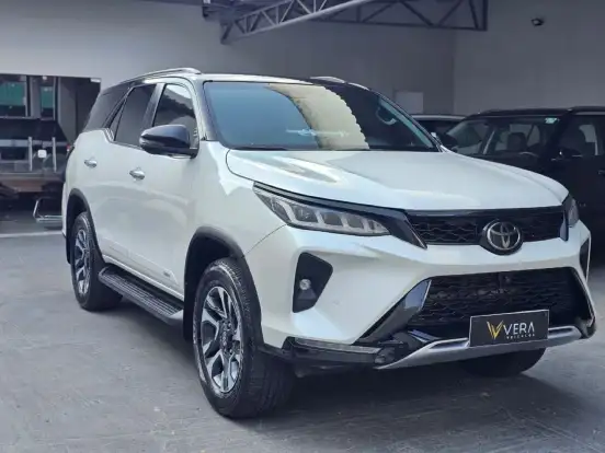 TOYOTA-HILUX SW4-2023