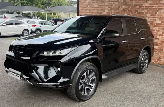 TOYOTA-HILUX SW4-2024
