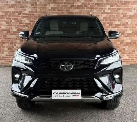 TOYOTA-HILUX SW4-2024