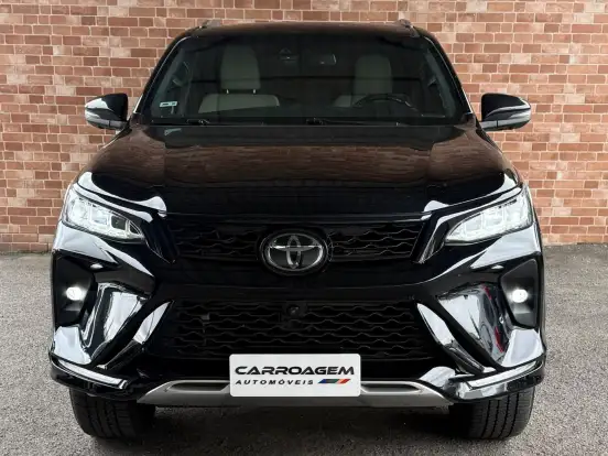 TOYOTA-HILUX SW4-2.8 D-4D TURBO DIESEL DIAMOND 7L 4X4 AUTOMÁTICO TOYOTA-HILUX SW4-2024