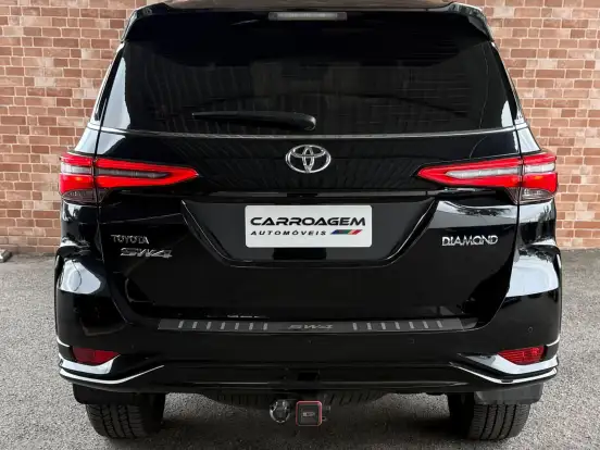 TOYOTA-HILUX SW4-2.8 D-4D TURBO DIESEL DIAMOND 7L 4X4 AUTOMÁTICO TOYOTA-HILUX SW4-2024