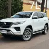 TOYOTA HILUX SW4 2.8 D-4D TURBO DIESEL SRX 7L 4X4 AUTOMÁTICO TOYOTA HILUX SW4 2.8 D-4D TURBO DIESEL SRX 7L 4X4 AUTOMÁTICO
