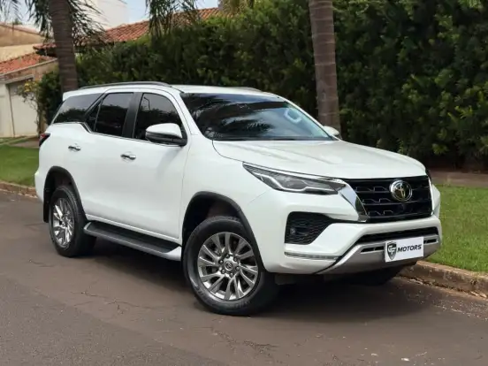 TOYOTA-HILUX SW4-2023