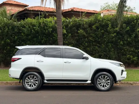 TOYOTA-HILUX SW4-2023
