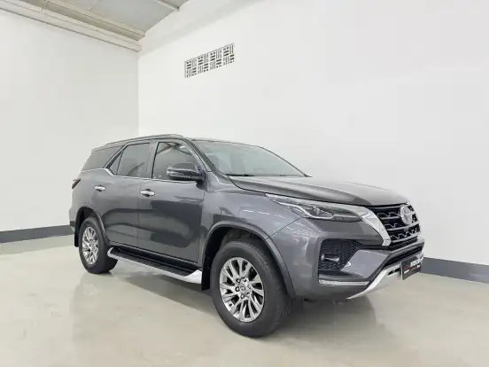 TOYOTA-HILUX SW4-2.8 D-4D TURBO DIESEL SRX 7L 4X4 AUTOMÁTICO TOYOTA-HILUX SW4-2020