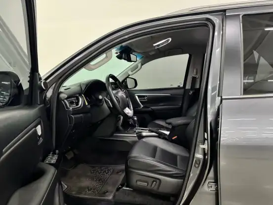 TOYOTA-HILUX SW4-2.8 D-4D TURBO DIESEL SRX 7L 4X4 AUTOMÁTICO TOYOTA-HILUX SW4-2020