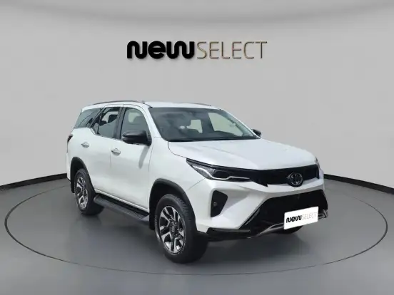 TOYOTA-HILUX SW4-2024