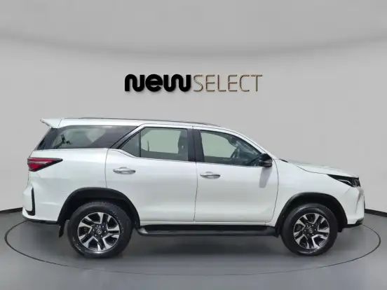 TOYOTA-HILUX SW4-2.8 D-4D TURBO DIESEL SRX PLATINUM 4X4 AUTOMÁTICO TOYOTA-HILUX SW4-2024