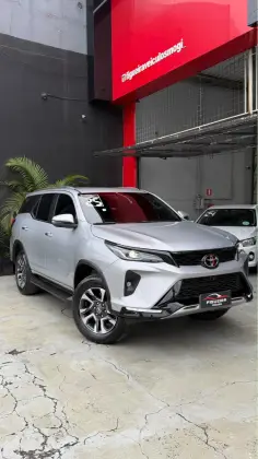 TOYOTA HILUX SW4 2.8 D-4D TURBO DIESEL SRX PLATINUM 7L 4X4 AUTOMÁTICO