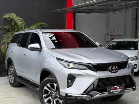 TOYOTA-HILUX SW4-2.8 D-4D TURBO DIESEL SRX PLATINUM 7L 4X4 AUTOMÁTICO TOYOTA-HILUX SW4-2025