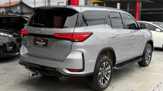 TOYOTA-HILUX SW4-2025