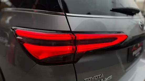 TOYOTA-HILUX SW4-2025