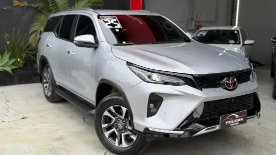 TOYOTA-HILUX SW4-2025