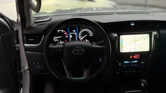 TOYOTA-HILUX SW4-2025
