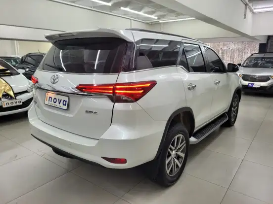 TOYOTA-HILUX SW4-2020