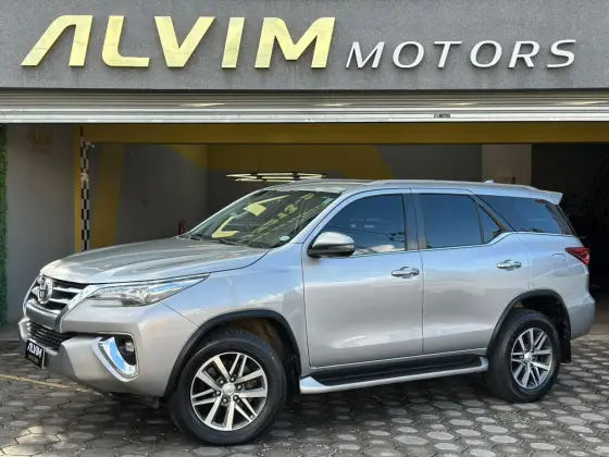 TOYOTA HILUX SW4 2.8 SRX 4X4 16V TURBO INTERCOOLER DIESEL 4P AUTOMÁTICO
