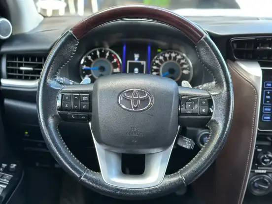 TOYOTA-HILUX SW4-2.8 SRX 4X4 16V TURBO INTERCOOLER DIESEL 4P AUTOMÁTICO TOYOTA-HILUX SW4-2019