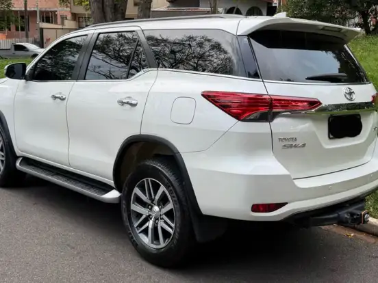 TOYOTA-HILUX SW4-2.8 SRX 4X4 7 LUGARES 16V TURBO INTERCOOLER DIESEL 4P AUTOMÁTICO TOYOTA-HILUX SW4-2019