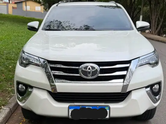 TOYOTA-HILUX SW4-2.8 SRX 4X4 7 LUGARES 16V TURBO INTERCOOLER DIESEL 4P AUTOMÁTICO TOYOTA-HILUX SW4-2019