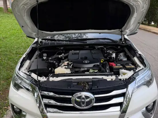 TOYOTA-HILUX SW4-2.8 SRX 4X4 7 LUGARES 16V TURBO INTERCOOLER DIESEL 4P AUTOMÁTICO TOYOTA-HILUX SW4-2019