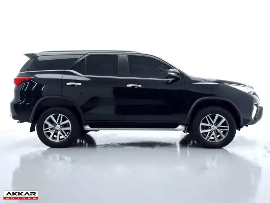 TOYOTA-HILUX SW4-2.8 SRX 4X4 7 LUGARES 16V TURBO INTERCOOLER DIESEL 4P AUTOMÁTICO TOYOTA-HILUX SW4-2016