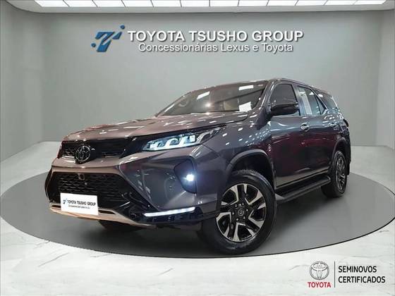 TOYOTA HILUX SW4 2.8 D-4D TURBO DIESEL DIAMOND 7L 4X4 AUTOMÁTICO