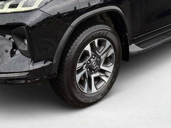 TOYOTA-HILUX SW4-2023