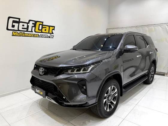 TOYOTA HILUX SW4 2.8 D-4D TURBO DIESEL DIAMOND 7L 4X4 AUTOMÁTICO