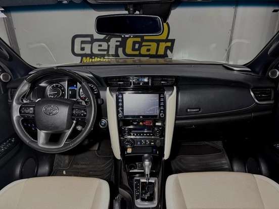 TOYOTA-HILUX SW4-2.8 D-4D TURBO DIESEL DIAMOND 7L 4X4 AUTOMÁTICO TOYOTA-HILUX SW4-2021