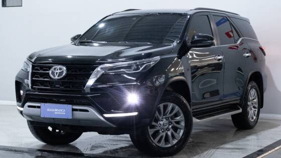 TOYOTA HILUX SW4 2.8 D-4D TURBO DIESEL SRX 4X4 AUTOMÁTICO