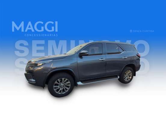 TOYOTA-HILUX SW4-2023
