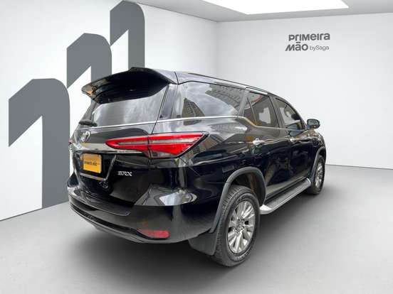TOYOTA-HILUX SW4-2.8 D-4D TURBO DIESEL SRX 4X4 AUTOMÁTICO TOYOTA-HILUX SW4-2022