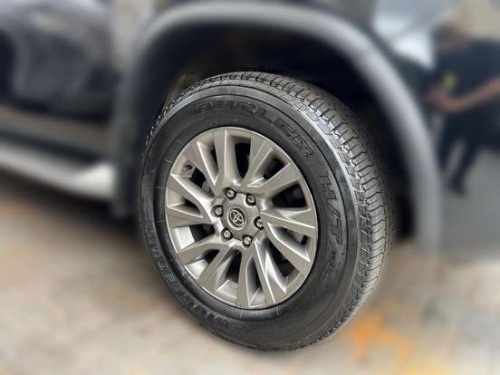 TOYOTA-HILUX SW4-2022