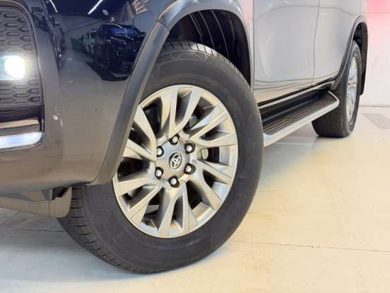 TOYOTA-HILUX SW4-2.8 D-4D TURBO DIESEL SRX 4X4 AUTOMÁTICO TOYOTA-HILUX SW4-2023