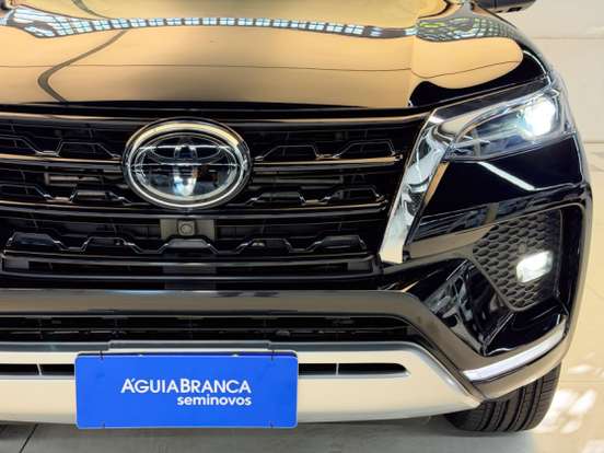 TOYOTA-HILUX SW4-2.8 D-4D TURBO DIESEL SRX 4X4 AUTOMÁTICO TOYOTA-HILUX SW4-2023