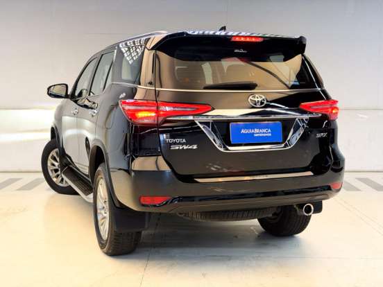 TOYOTA-HILUX SW4-2023