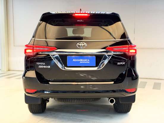 TOYOTA-HILUX SW4-2023