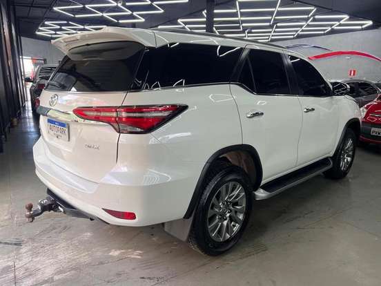 TOYOTA-HILUX SW4-2022