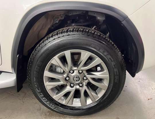 TOYOTA-HILUX SW4-2022