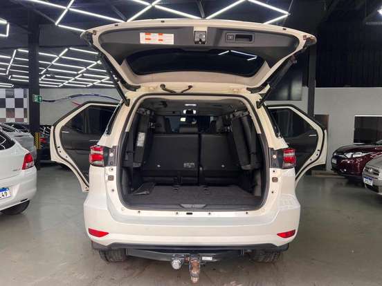 TOYOTA-HILUX SW4-2022