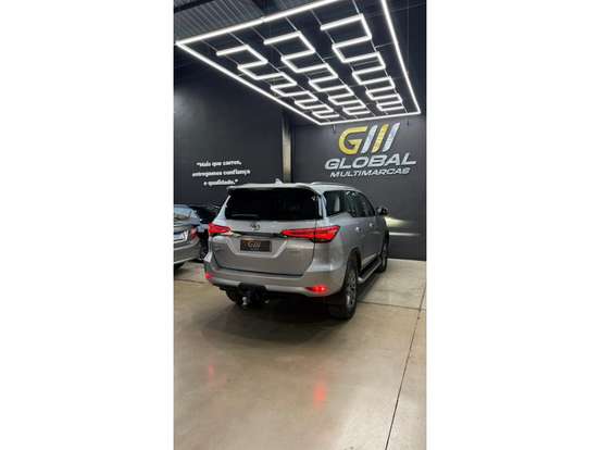 TOYOTA-HILUX SW4-2021