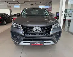 TOYOTA HILUX SW4 2.8 D-4D TURBO DIESEL SRX 7L 4X4 AUTOMÁTICO TOYOTA HILUX SW4 2.8 D-4D TURBO DIESEL SRX 7L 4X4 AUTOMÁTICO