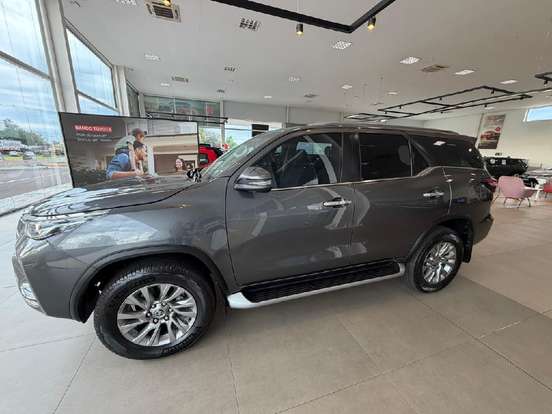 TOYOTA-HILUX SW4-2.8 D-4D TURBO DIESEL SRX 7L 4X4 AUTOMÁTICO TOYOTA-HILUX SW4-2023