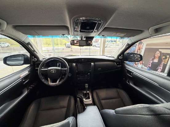 TOYOTA-HILUX SW4-2023
