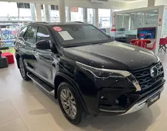 TOYOTA HILUX SW4 2.8 D-4D TURBO DIESEL SRX 7L 4X4 AUTOMÁTICO TOYOTA HILUX SW4 2.8 D-4D TURBO DIESEL SRX 7L 4X4 AUTOMÁTICO