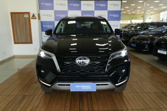 TOYOTA-HILUX SW4-2.8 D-4D TURBO DIESEL SRX 7L 4X4 AUTOMÁTICO TOYOTA-HILUX SW4-2023
