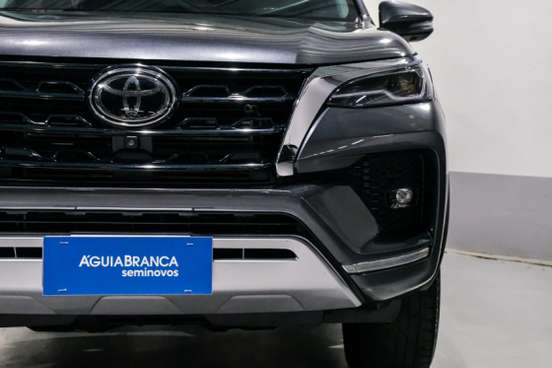 TOYOTA-HILUX SW4-2.8 D-4D TURBO DIESEL SRX 7L 4X4 AUTOMÁTICO TOYOTA-HILUX SW4-2023